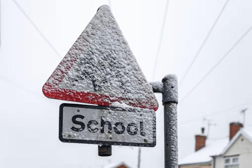 0 schoolsnowsign1